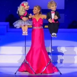 Camille La Vie Fuchsia Trumpet Gown Sz 4